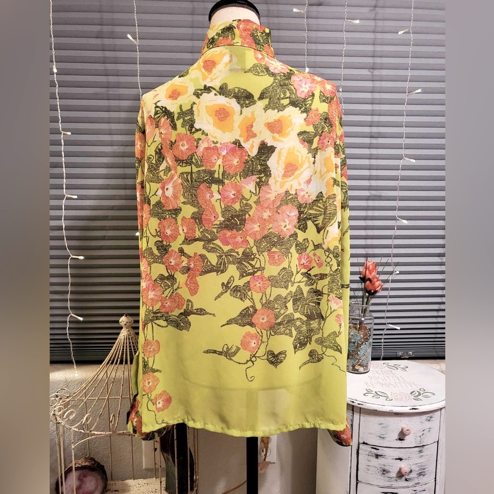Multiples sheer floral top. - Picture 3 of 4